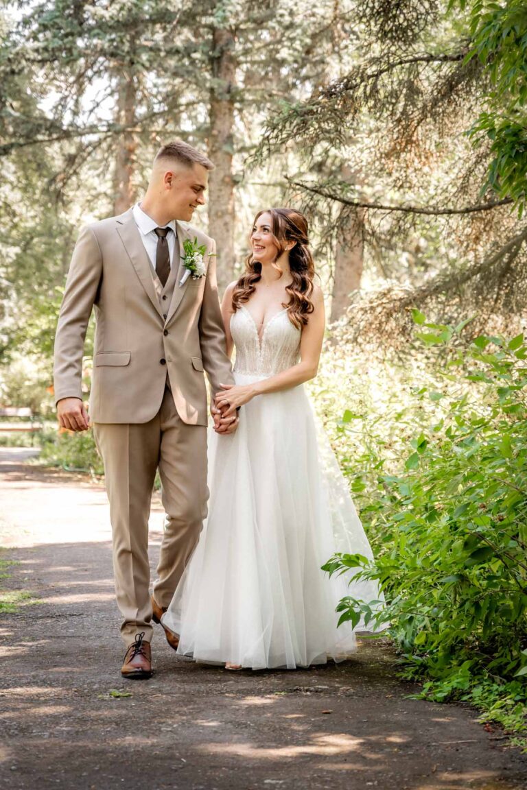 Debrecen Botanikus Kert Ifjú Pár sétál gszszfoto